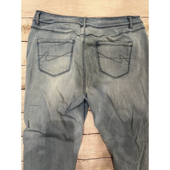 Cato EST 1946 Contemporary Frayed Hem Capri Ankle denim Jeans Stretch 12 - Picture 5 of 8